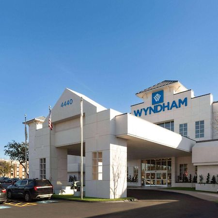 Wyndham Dfw Airport Hotel Irving Bagian luar foto