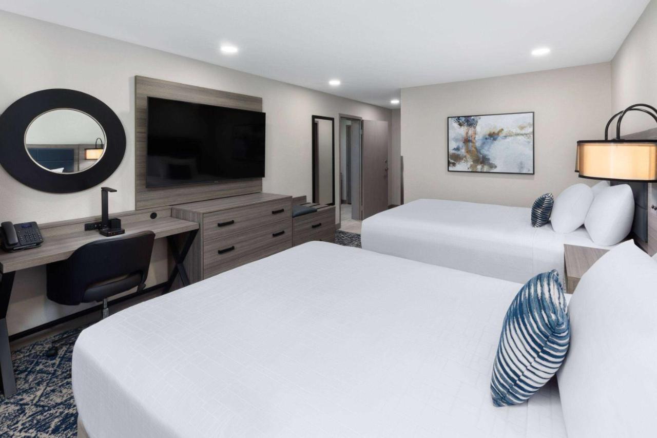 Wyndham Dfw Airport Hotel Irving Bagian luar foto